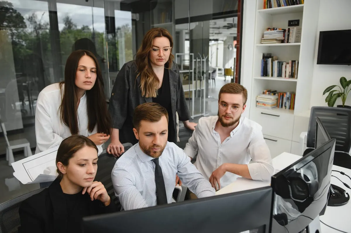 CONOCIMIENTO, EXPERIENCIA, INNOVACIÓN Y VOCACIÓN DE AYUDA